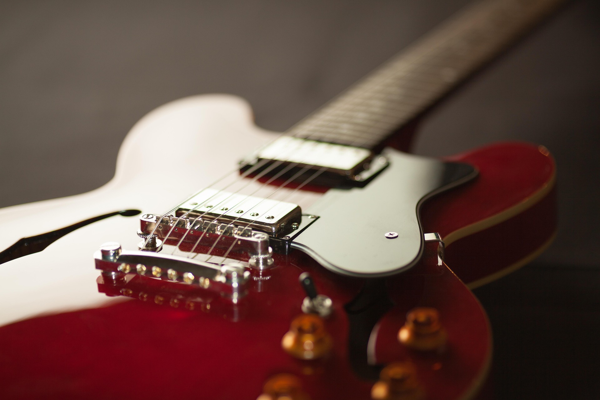 June 2026 Vintage Guitar Finds: Hidden Gems & Killer Scores