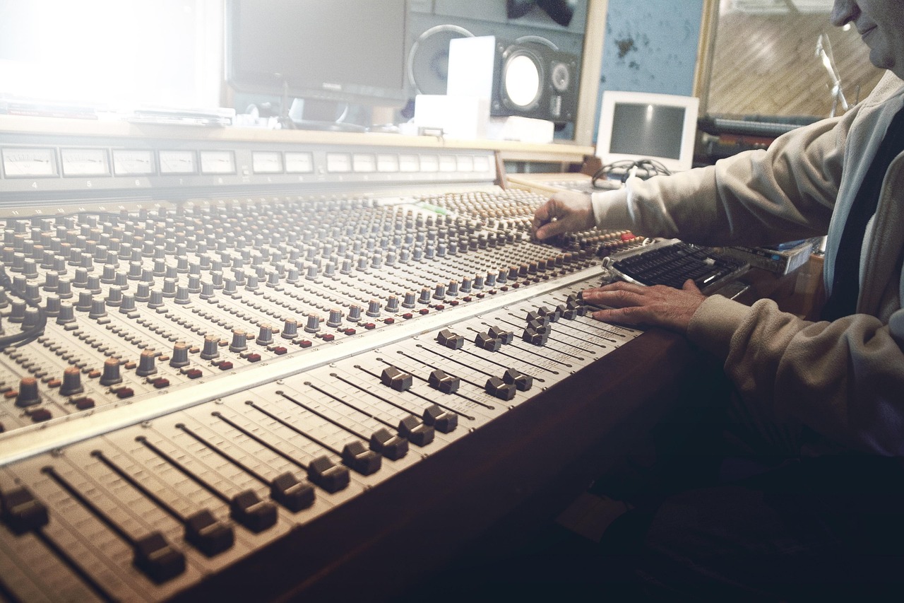 How to Spot Studio Compressor Flips Using Reverb Sold Price History
